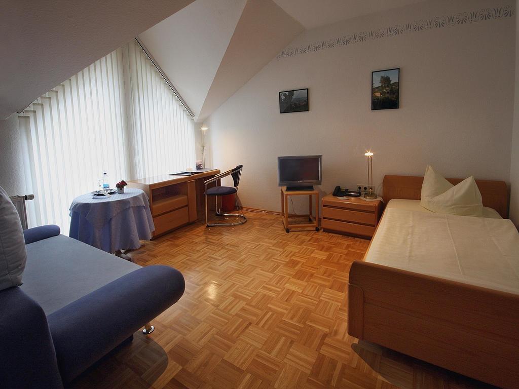 Hotel Garni Zur Bergstrasse Zwingenberg  Номер фото