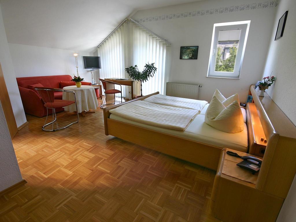 Hotel Garni Zur Bergstrasse Zwingenberg  Номер фото