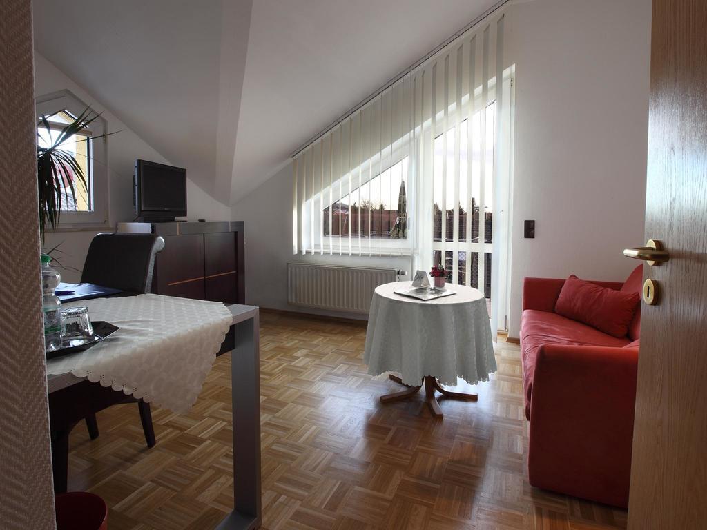 Hotel Garni Zur Bergstrasse Zwingenberg  Номер фото